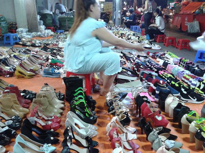 Giày dép Trung Quốc ngập chợ