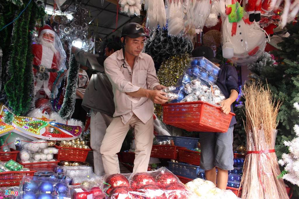 Đồ Giáng sinh Việt lên ngôi, hiếm hàng Trung Quốc