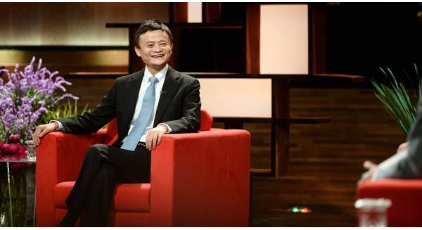 Jack Ma: '25 tuổi, cứ sai lầm thoải mái! Trên 40 thì đừng nhảy lung tung nữa!'